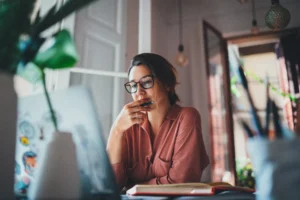 Woman reviewing insurance options on her computer before choosing coverage.